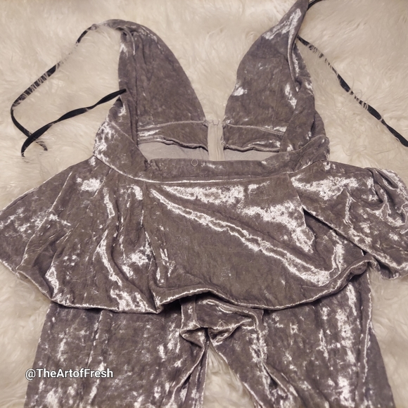 Elegant Silver Gray Velvet Jumpsuit with Halter Neckline - Picture 8 of 15